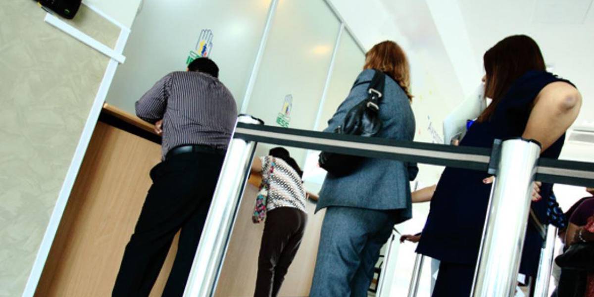 Así debe validar un certificado médico particular de manera presencial en el IESS