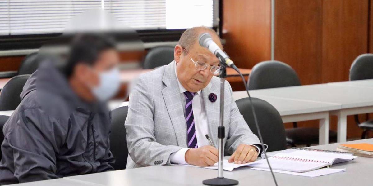 Un expolicía que estaba prófugo es enjuiciado por el caso González y otros