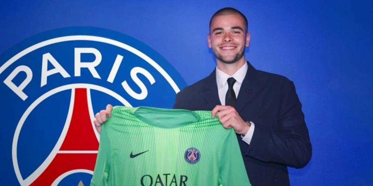 El PSG anuncia el fichaje del portero Lucas Chevalier por cinco temporadas