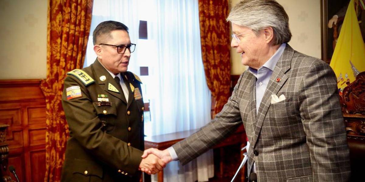 Cambios en la cúpula policial: Fausto Salinas deja la Comandancia General y es reemplazado por César Zapata