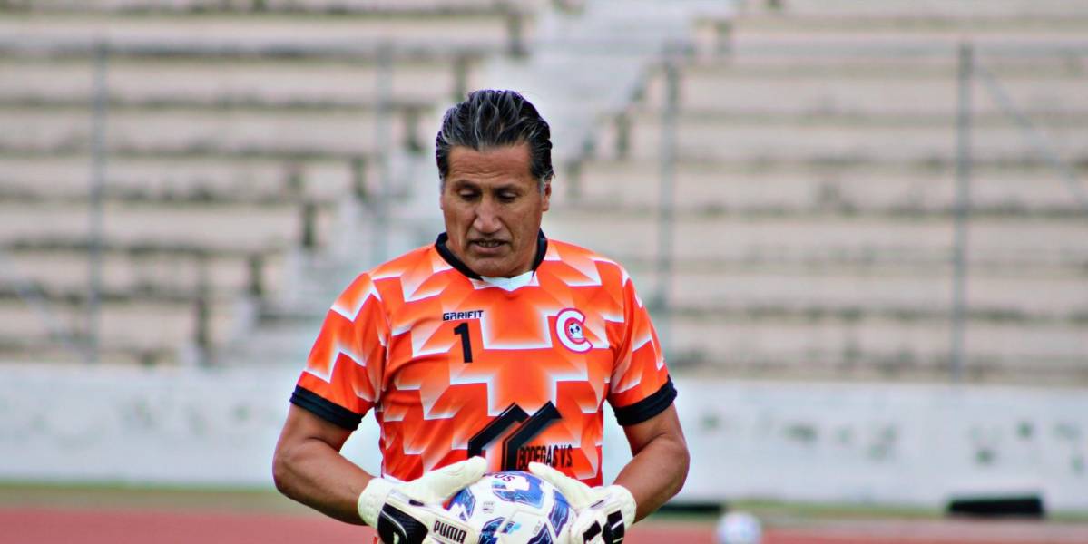 El arquero más veterano en Ecuador: con 57 años atajó en Deportivo Cotopaxi