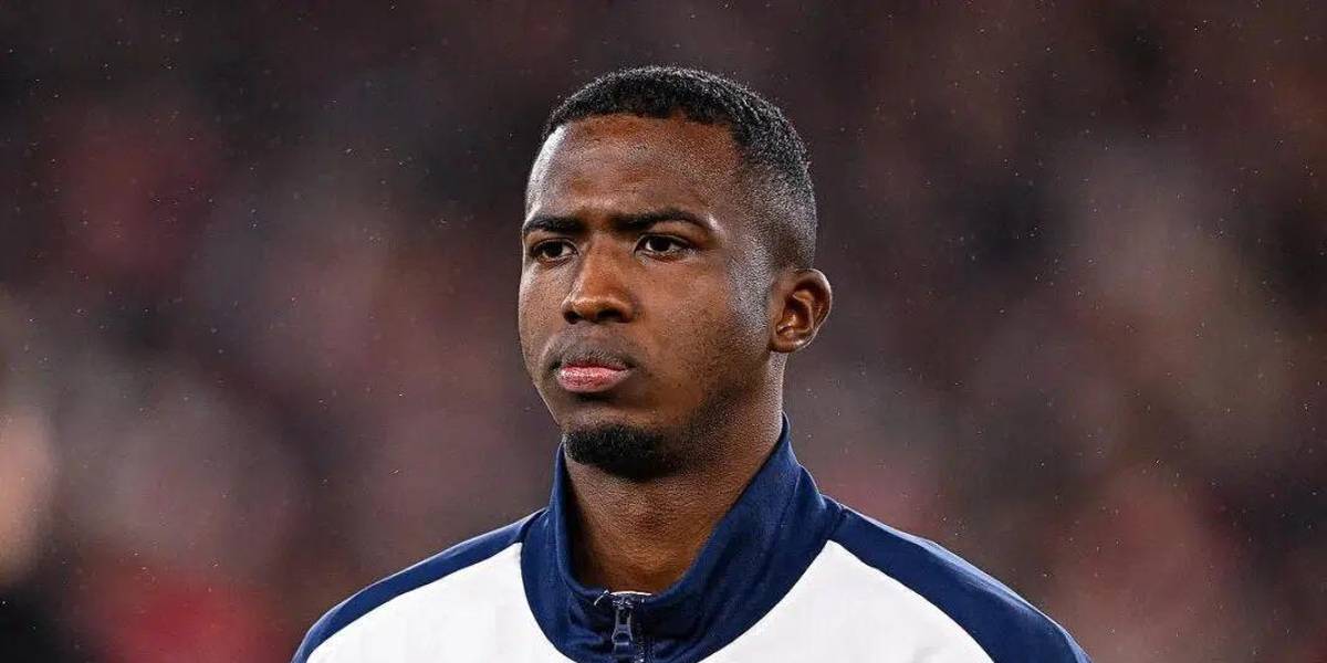 El Liverpool alista USD 75 millones por el fichaje de Willian Pacho