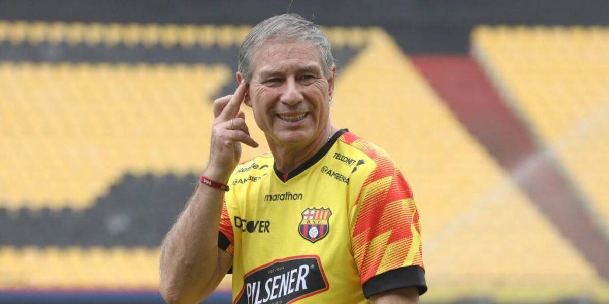 Ariel Holan sacará a cinco jugadores del plantel de Barcelona SC