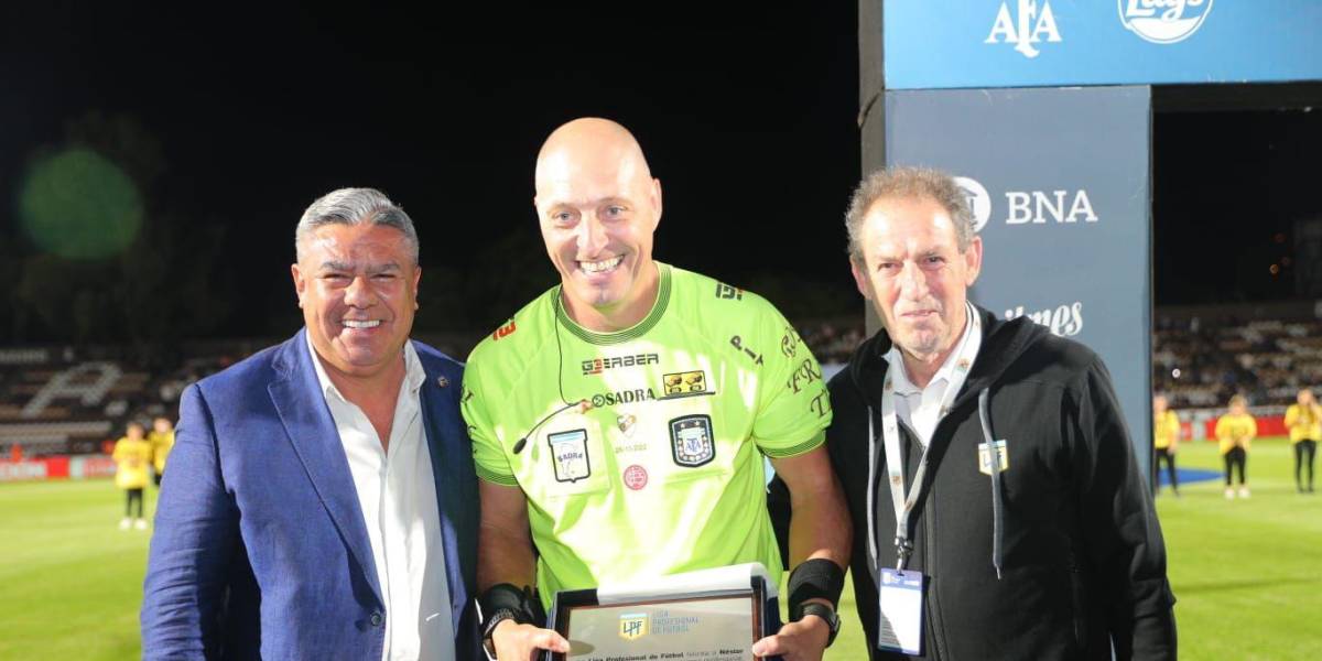 Néstor Pitana se retiró entre lágrimas del arbitraje profesional