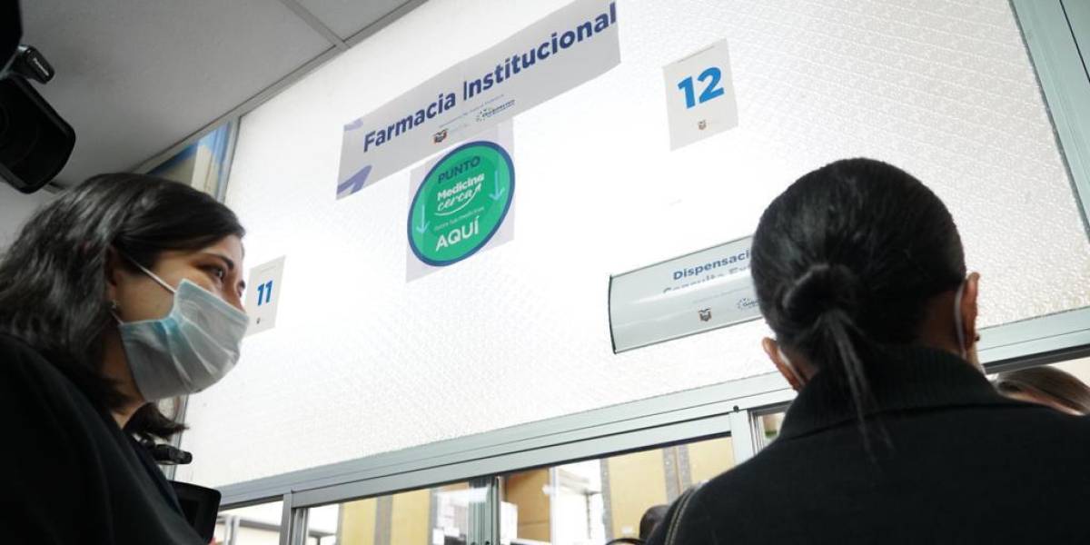 Quito: medicinas recetadas en dos hospitales públicos ya se entregan en farmacias privadas
