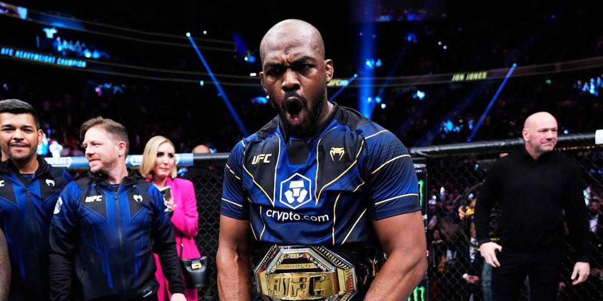 Jon Jones vuelve por todo lo alto en el UFC 285 y se proclama campeón de los pesos pesados