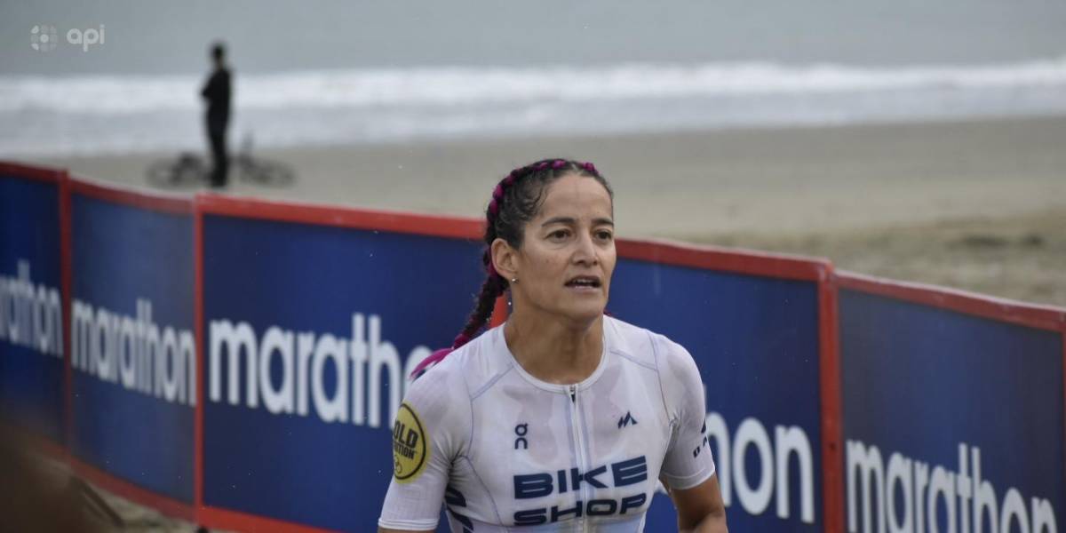 Elizabeth Bravo gana el Ironman de Manta 2025