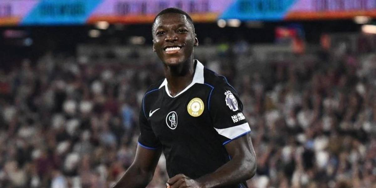 Rio Ferdinand lamenta que el Manchester United no fichara a Moisés Caicedo