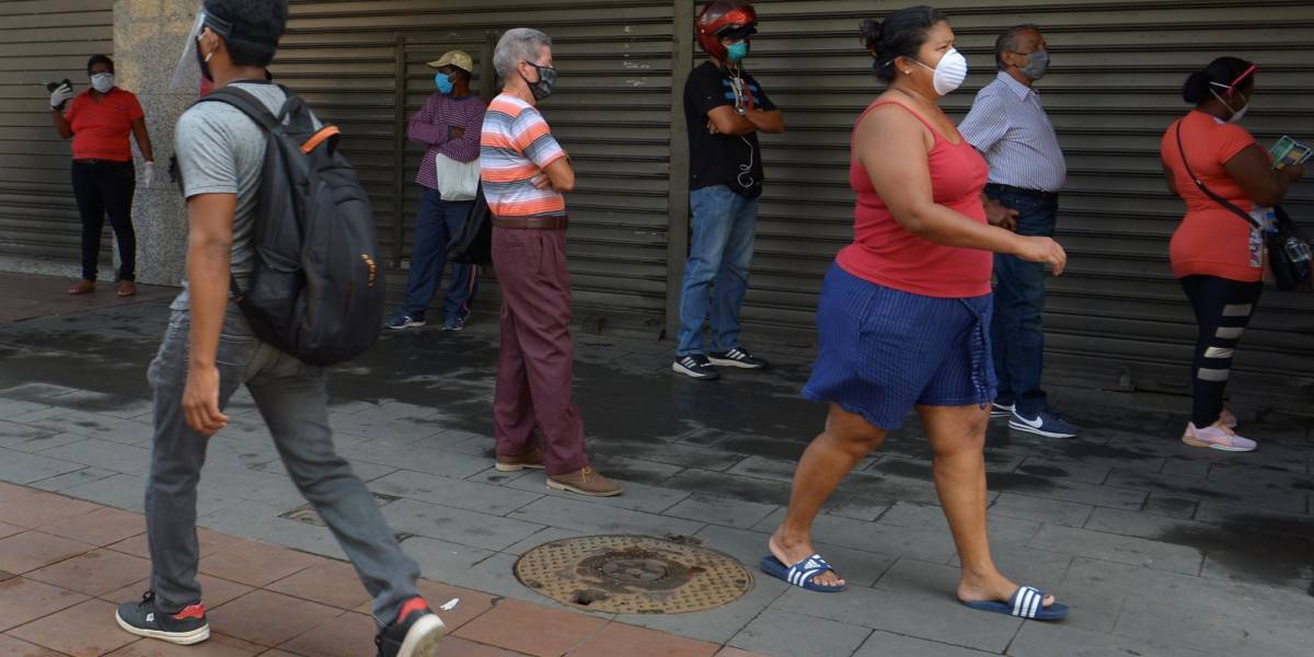 El COVID-19 estaría pasando a fase endémica en Ecuador: desde este lunes se elimina el semáforo epidemiológico