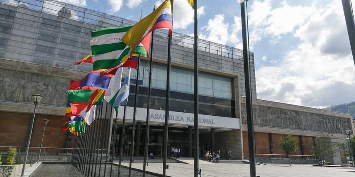 En la Asamblea se inició la fiscalización sobre la deportación y reinserción de migrantes ecuatorianos