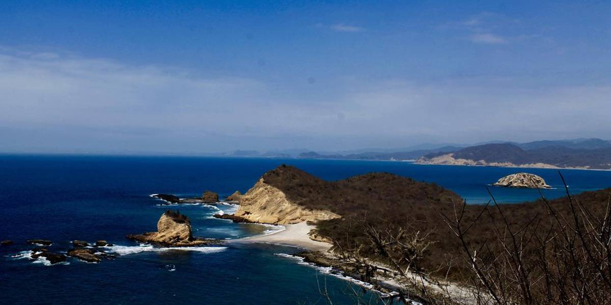 Los Frailes fue elegida como la mejor playa del Océano Pacífico de 2025