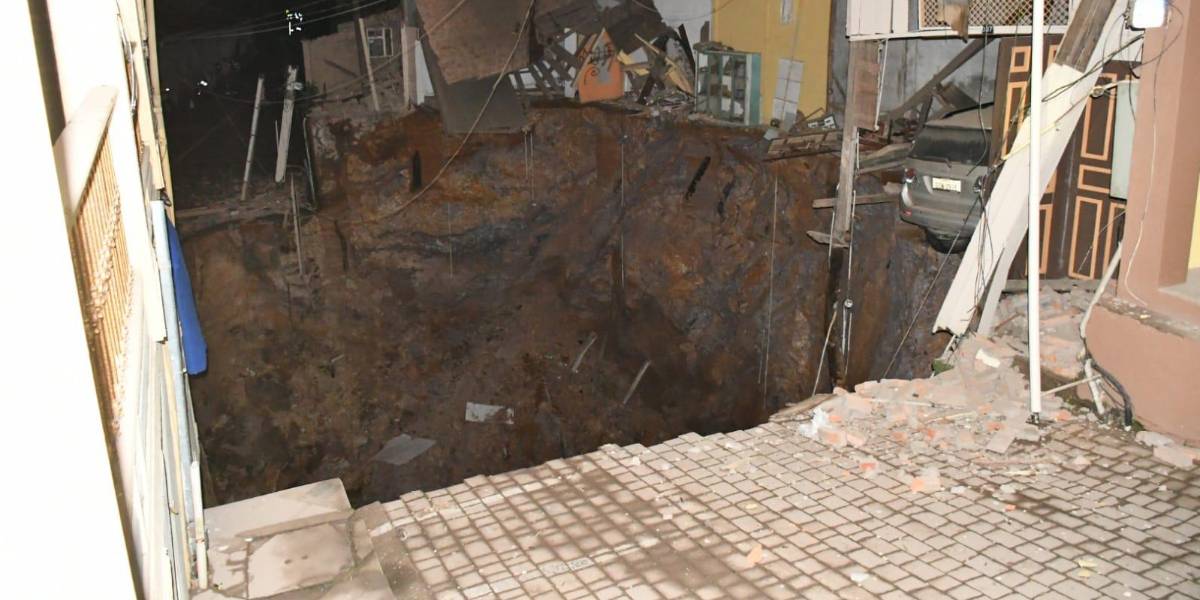 Lasso declarará el estado de excepción en Zaruma, la ciudad orense afectada por socavón