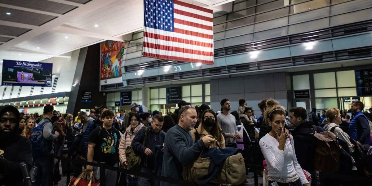 El cierre del Gobierno Federal obliga a reducir vuelos en 40 aeropuertos de EE. UU.