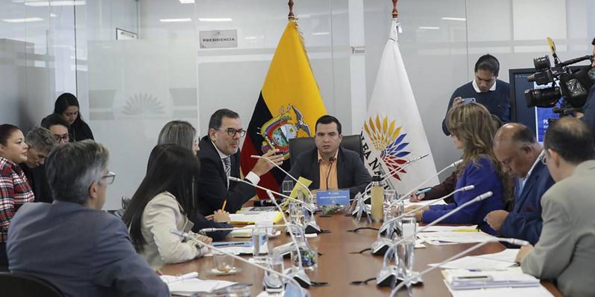 Asamblea: la deuda del IESS con los prestadores externos se expuso en la Comisión de la Salud