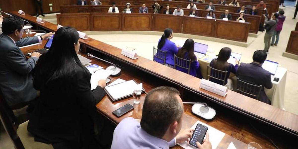 La Comisión de Gobiernos Autónomos fiscaliza el caso Esterillo de Oloncito