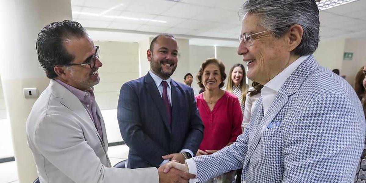 Lasso posesiona a los nuevos ministros de Ambiente y de Relaciones Exteriores