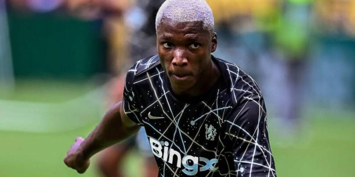 Moisés Caicedo jugó un partido de Foot Table contra Michael Jackson Quiñónez y Néicer Reasco