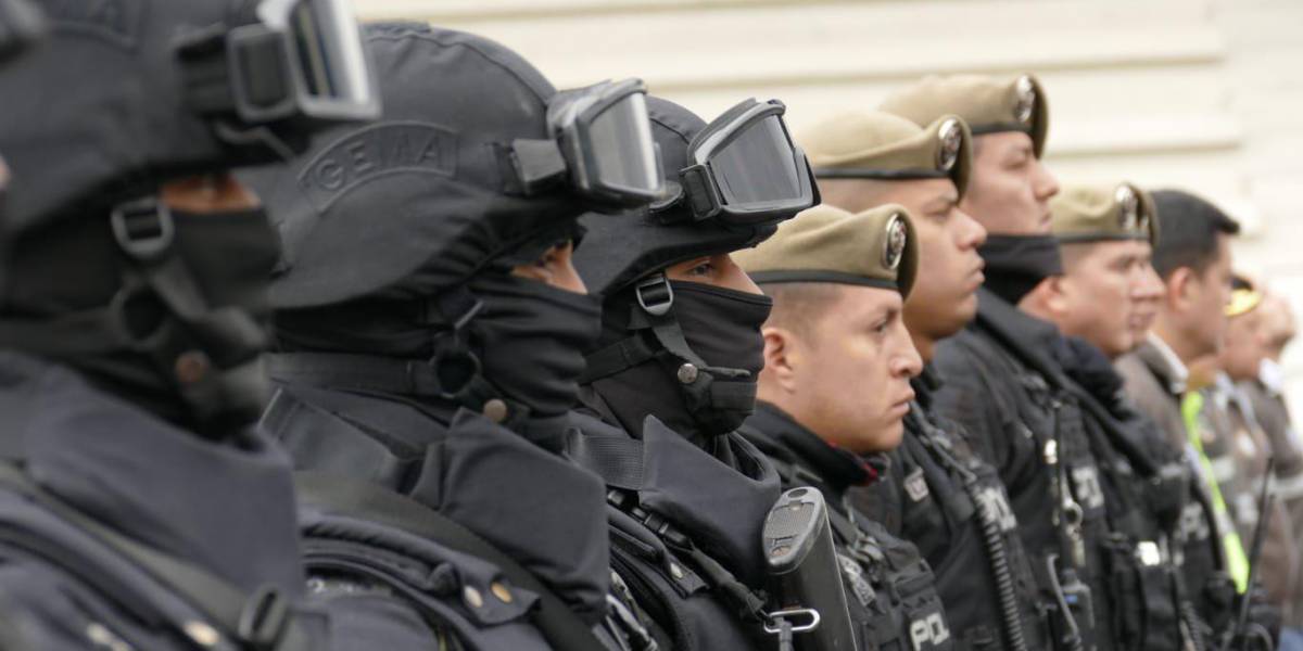 Guillermo Lasso dispone a los militares y policías reprimir la amenaza terrorista con todos sus medios