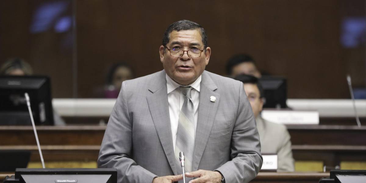 Video | Jorge Chamba se conectó a una sesión virtual desde la cama