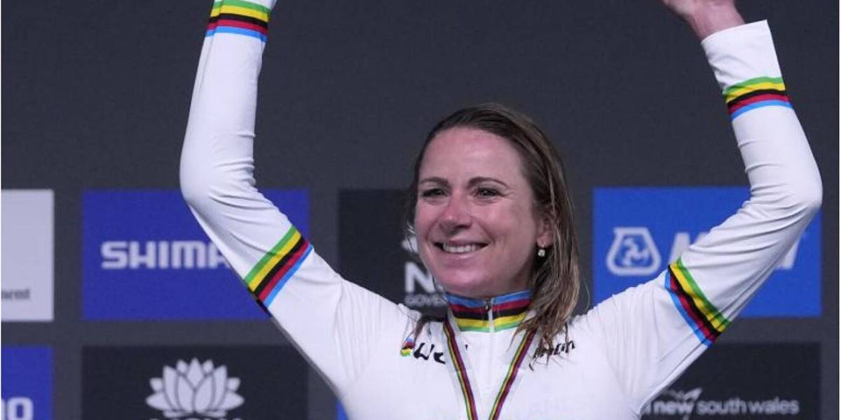 Van Vleuten se proclama campeona del mundo en ciclismo con el codo fracturado