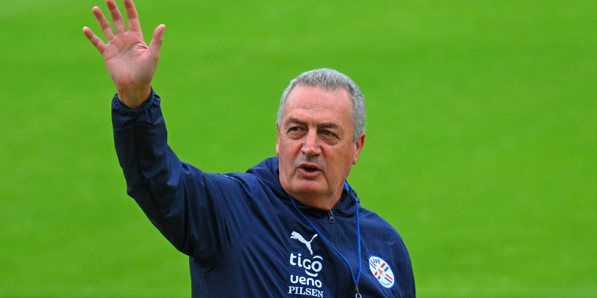 El invicto de Gustavo Alfaro con Paraguay estará en juego ante Colombia