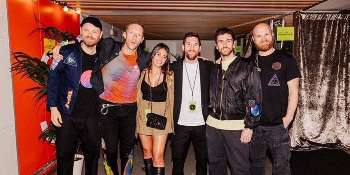Messi, ovacionado en el concierto de Coldplay, mientras el Barça despedía al Camp Nou