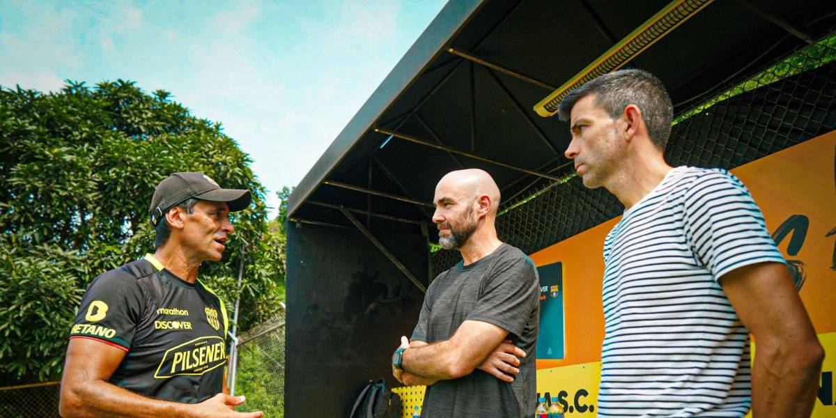 Félix Sánchez, DT de Ecuador, asegura que en Guayaquil se vive el fútbol con pasión