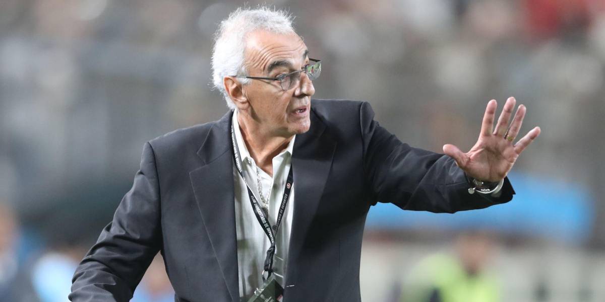 Jorge Fossati se mantiene como el DT de la selección de Perú mientras continúan las negociaciones sobre su contrato