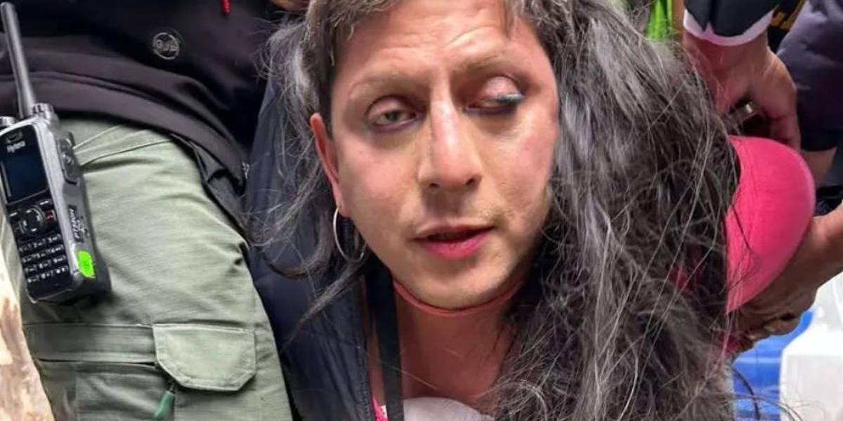 Perú: un sujeto, vestido de mujer, fue atrapado dentro del baño de niñas de un colegio en Lima