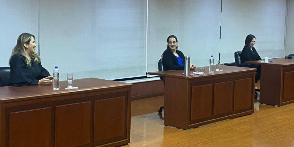 Dos concursantes a jueces de la Corte Constitucional renunciaron y solo quedan seis aspirantes