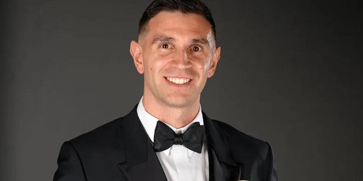 Balón de Oro: Emiliano Martínez gana el premio al mejor portero del año en medio de abucheos