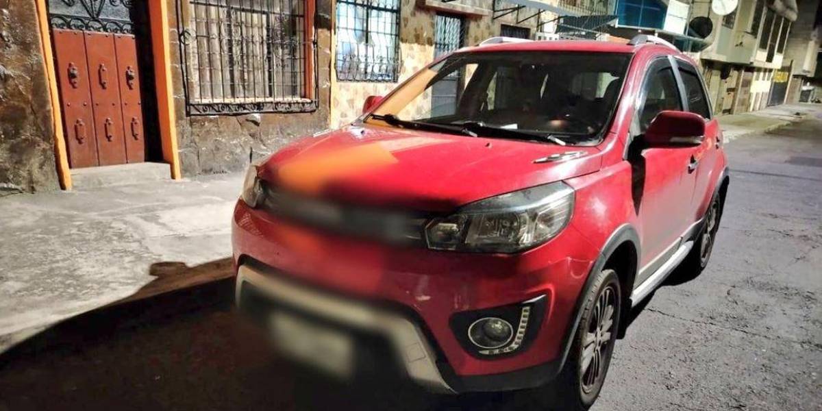 La Policía ubicó casa en el sur de Quito usada para guardar y vender autos robados