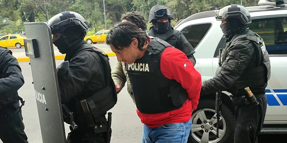 Colón Pico llegó a la Unidad de Flagrancia en Quito con fuerte resguardo policial