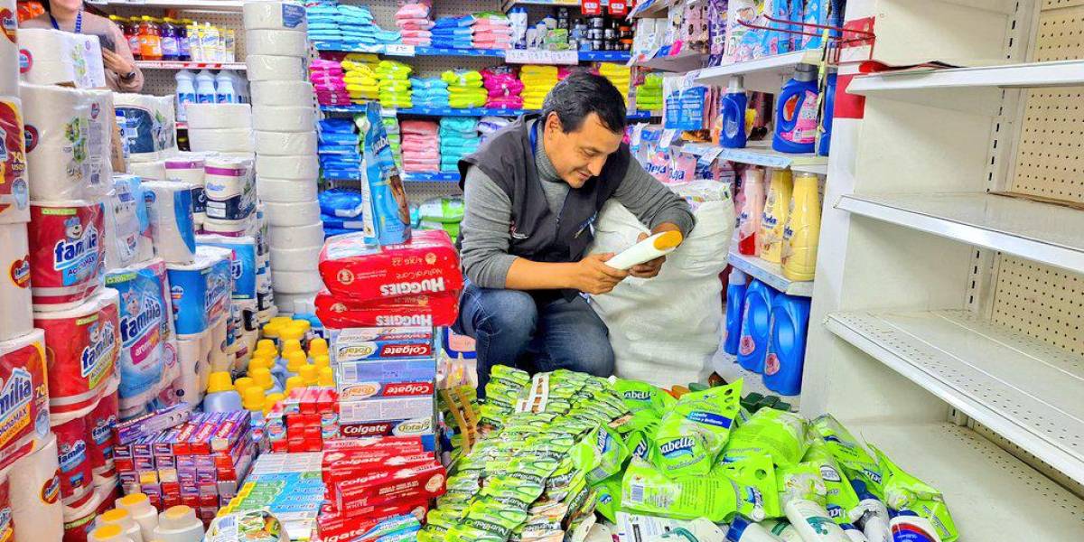 Más de 15 mil productos irregulares fueron retirados de un local en Tumbaco
