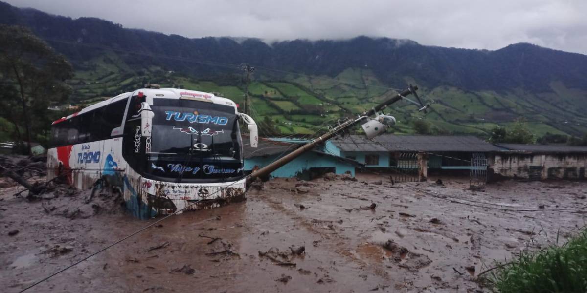 Carchi: un aluvión de tierra se dio en Cartagena, parroquia El Carmelo