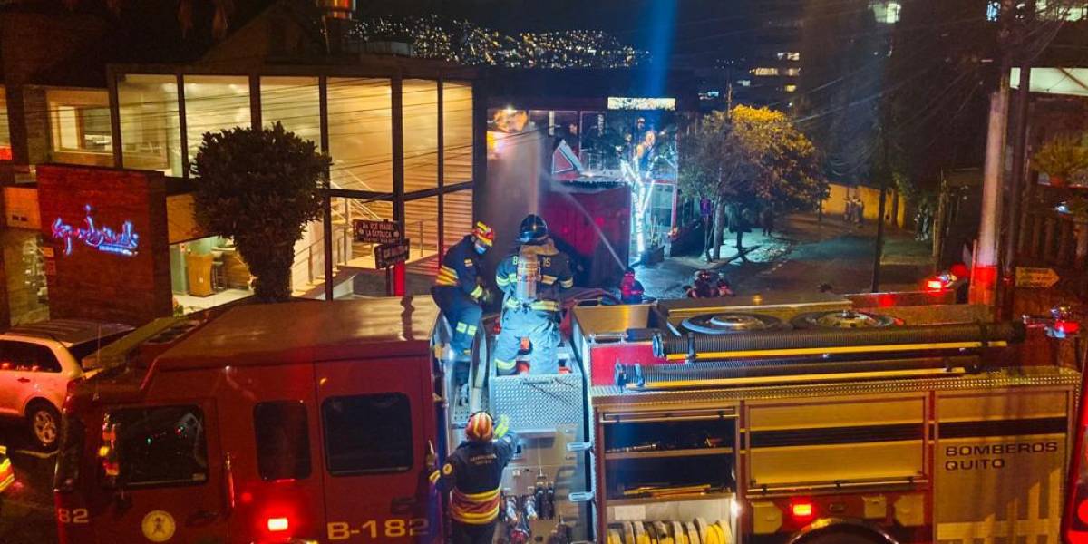 Incendio en un restaurante del norte de Quito