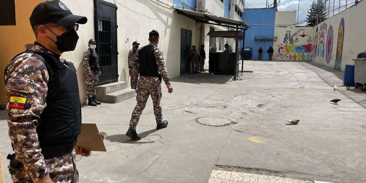 Crisis carcelaria en Ecuador | ¿Los guías penitenciarios cuentan con seguridades para operar en las prisiones?