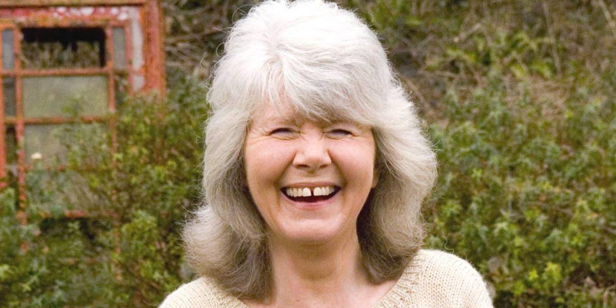 Fallece Jilly Cooper, la escritora que encantó a la monarquía británica, a los 88 años