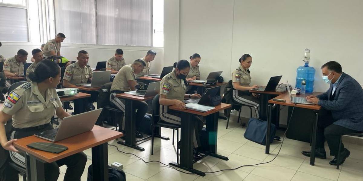 La Policía Nacional abrió una convocatoria para docentes civiles de su Instituto Superior Tecnológico