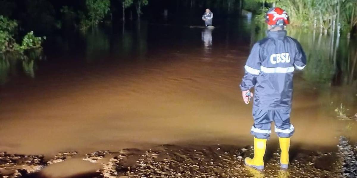 Santo Domingo: el río Bimbesito se desbordó la madrugada de este 28 de marzo