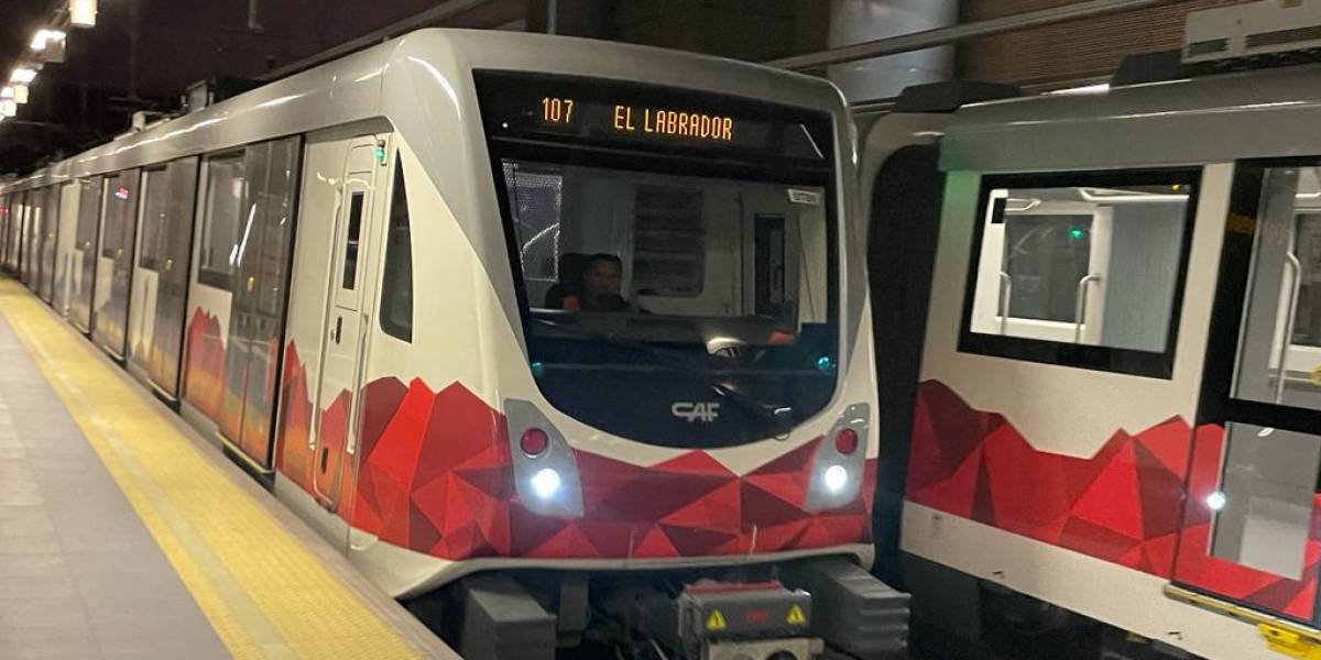 Metro de Quito funciona tras 11 años de construcción, cinco alcaldes y varias inauguraciones