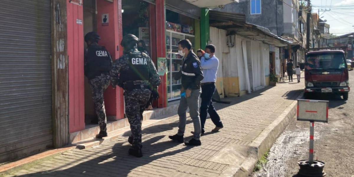 Fiscalía allana inmuebles en Quito como investigación sobre funcionarios por supuestas irregularidades