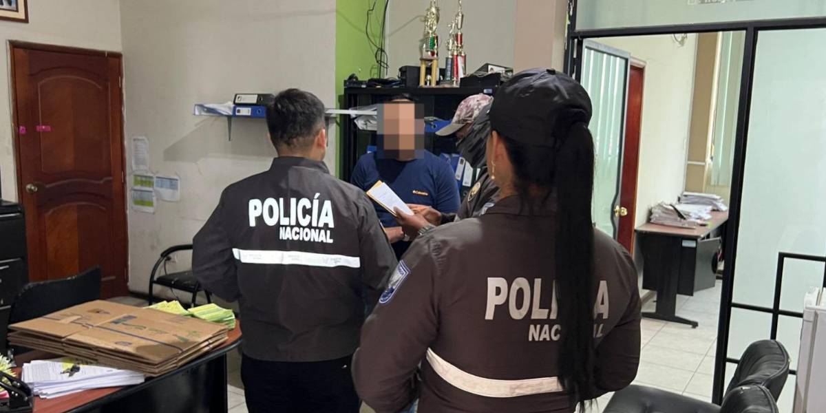 Una red de corrupción de tránsito en Huaquillas fue desarticulada, con dos policías capturados