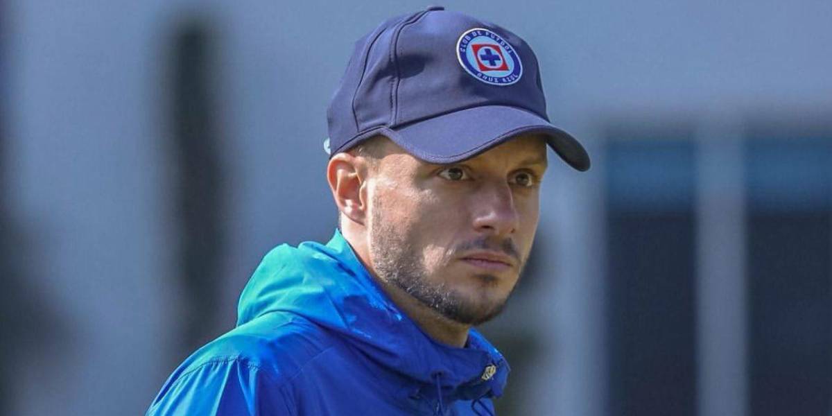 Martín Anselmi se peleó con el capitán del Cruz Azul y lo quiere fuera del equipo