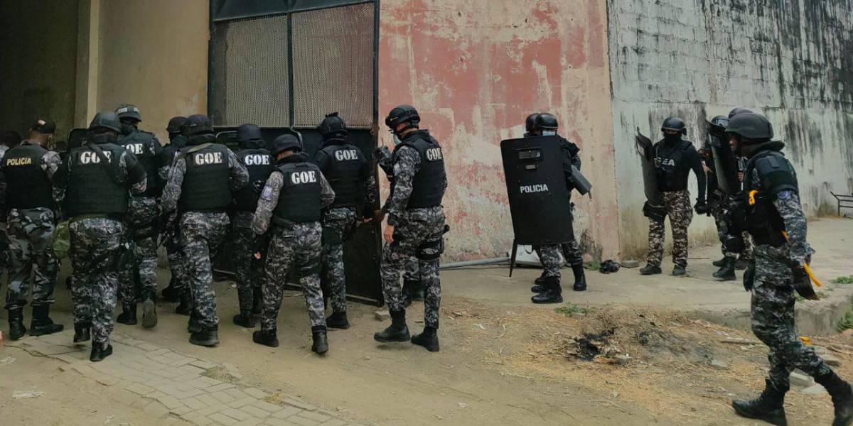 Un reo fallecido y cinco heridos tras incidente en cárcel de Guayaquil
