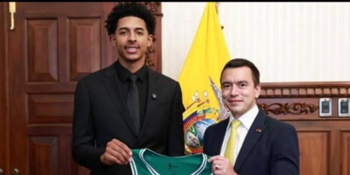 RJ Luis Jr., ecuatoriano en la NBA, se reunió con el presidente Daniel Noboa y le regaló su camiseta de los Celtics