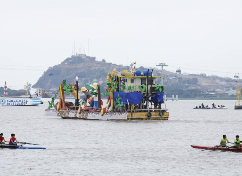 Tras dos años de pandemia, el desfile náutico volvió a ser parte de las fiestas de Guayaquil