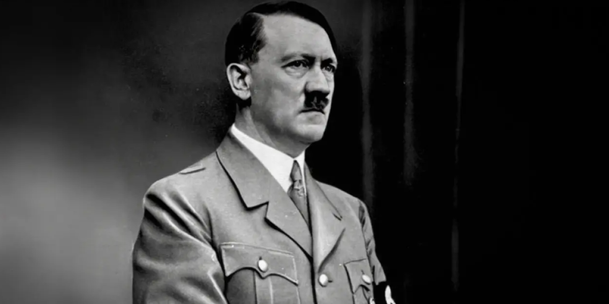 Hitler estaba destrozado, su rostro era una máscara de miedo y confusión: cómo fueron los últimos días del líder nazi hace 80 años