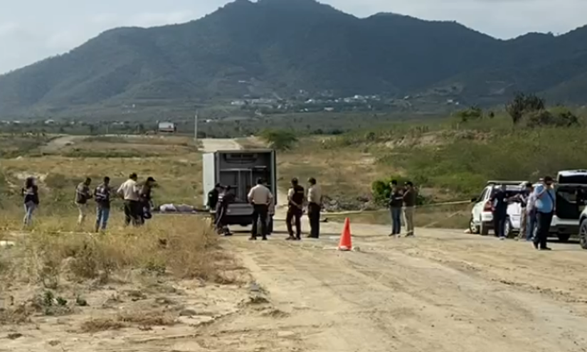 Agentes del Laboratorio de Criminalística recogieron los tres cadáveres en el sector Nuevo Pacífico.