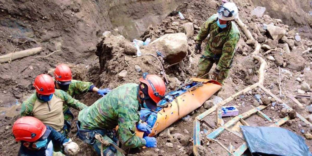 Deslave en Alausí: cifra de fallecidos asciende a 33, mientras que aún hay 55 desaparecidos